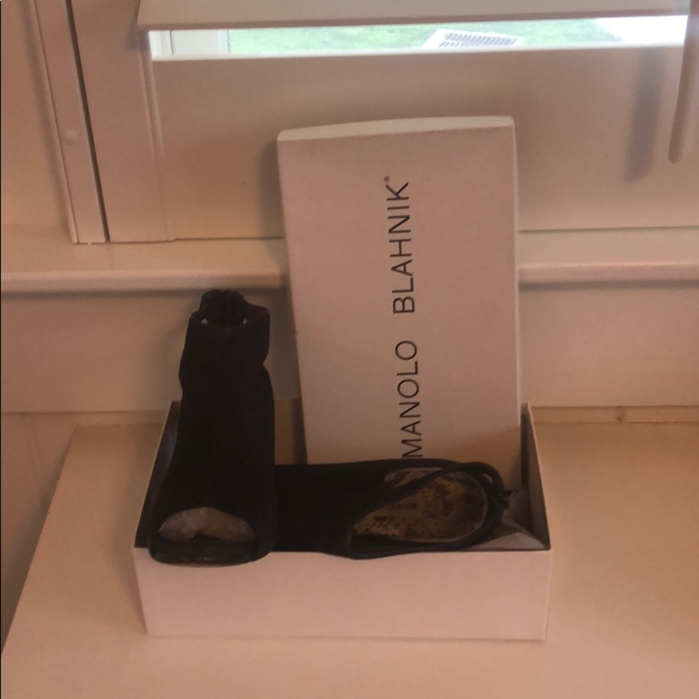 Manolo Blahnik Open Toe Suede Bootie. Sz 39. - Picture 6 of 6